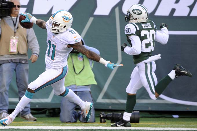 Mia at NYJ M Wallace flies into end zone in road win