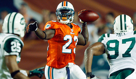 Ronnie Brown completes a pass in the the FINS' great win over the hated Wets on 10-12-09!