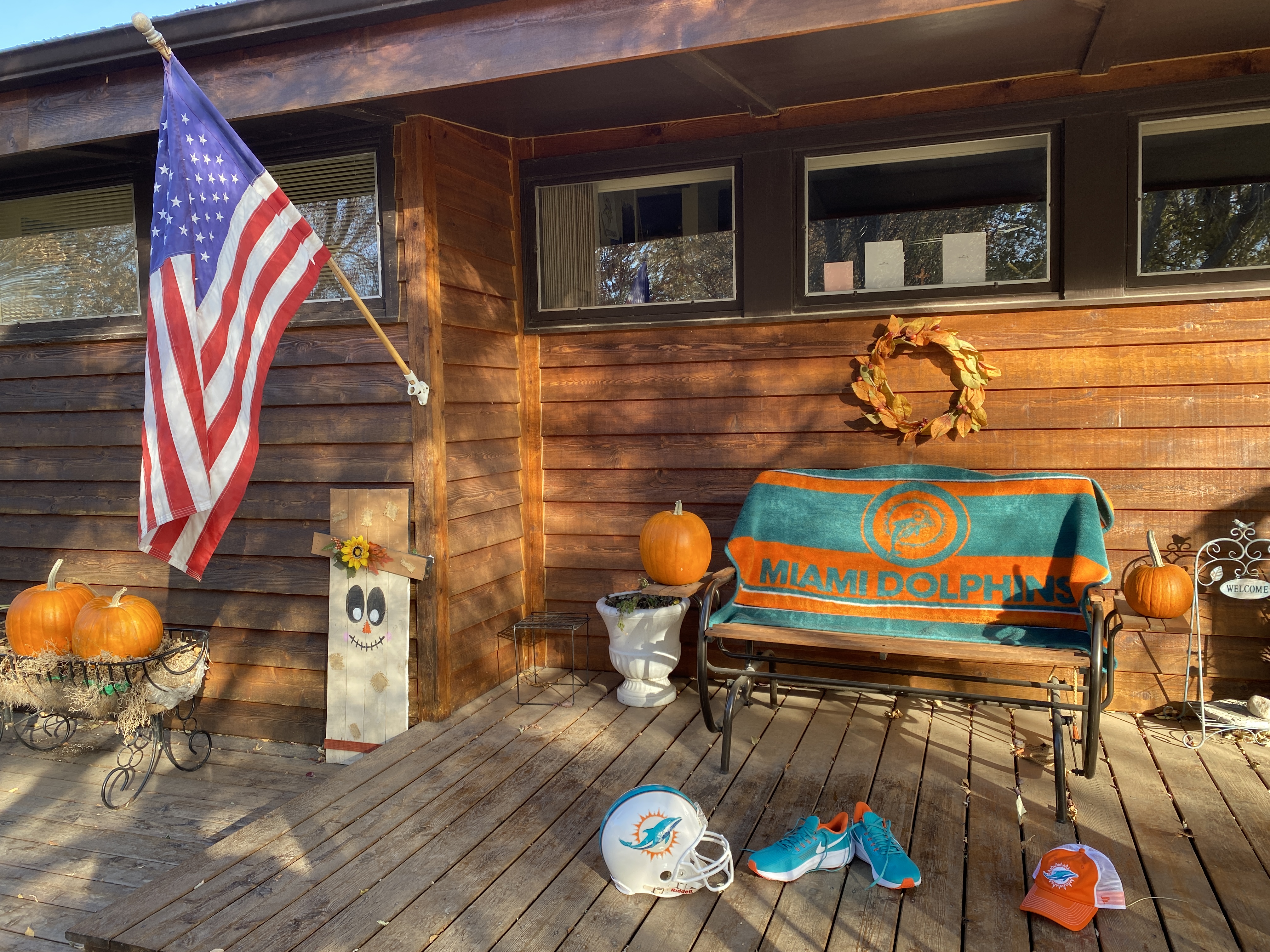 10-30-22 Beautiful front deck--FINS UP!!!